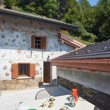 Michele Con Terrazzo E Bellissima Vista X 4 Persone Aurano